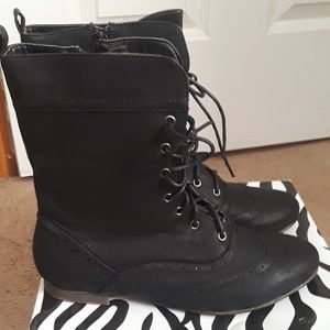 Combat style boots